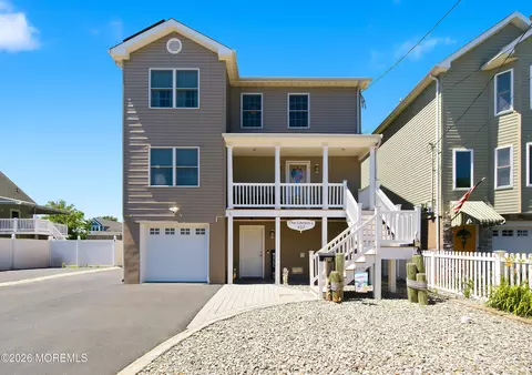 910 5th St, Union Beach, NJ 07735