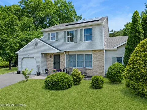 28 Maypink Ln, Howell, NJ 07731