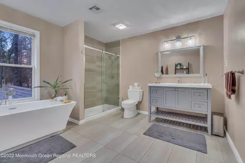 Bath - 6 Pitney Ln, Jackson, NJ 08527 photo 5 of 8