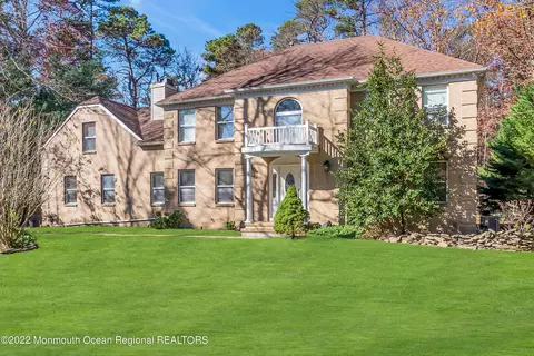6 Pitney Ln, Jackson, NJ 08527