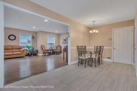Entry Way - 6 Pitney Ln, Jackson, NJ 08527 photo 7 of 13
