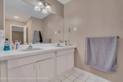 Bath - 6 Pitney Ln, Jackson, NJ 08527 photo 4 of 8