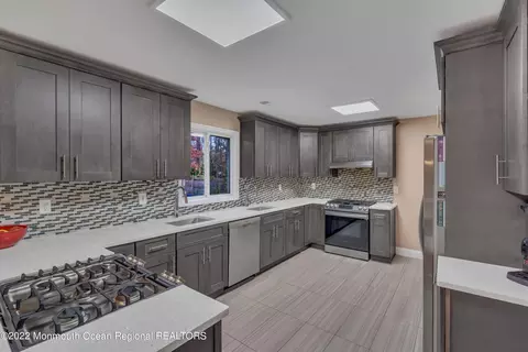 Kitchen - 6 Pitney Ln, Jackson, NJ 08527 photo 3 of 4
