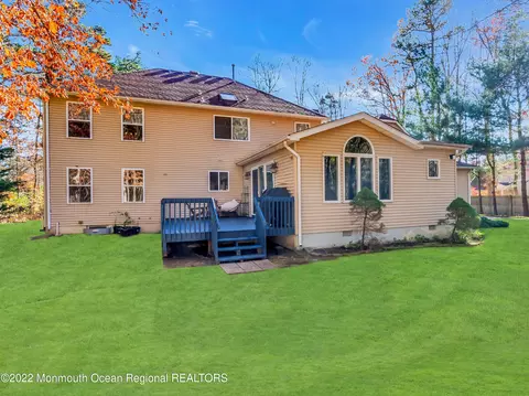 Exterior - 6 Pitney Ln, Jackson, NJ 08527 photo 5 of 6