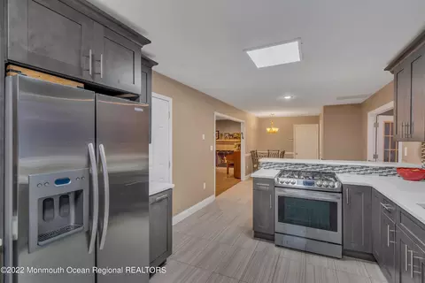 Entry Way - 6 Pitney Ln, Jackson, NJ 08527 photo 5 of 13