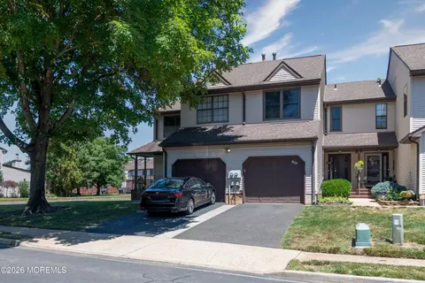 192 Longwood Dr #19-2, Manalapan, NJ 07726