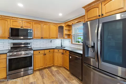 16 E Pleasant Ave, Sewaren, NJ 07077 photo 17