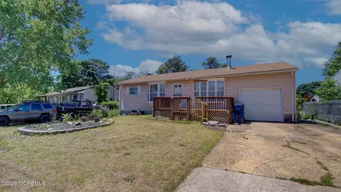 39 Tilton Ave, South Toms River, NJ 08757