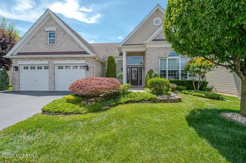 160 Tournament Dr, Monroe, NJ 08831