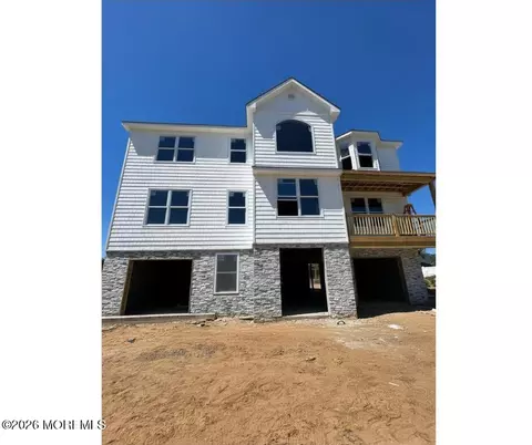 425 Bayview Ave, Union Beach, NJ 07735