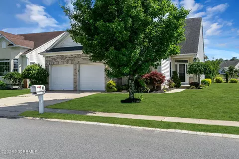 33 Mantoloking Ln, Waretown, NJ 08758