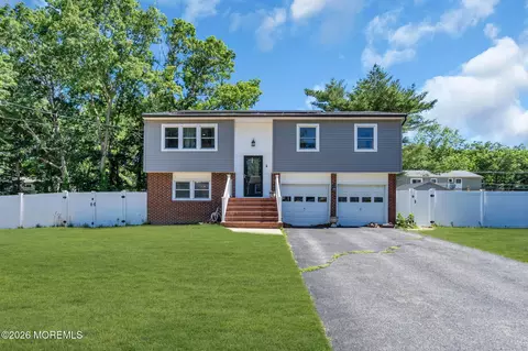 3 Widgeon Dr, Bayville, NJ 08721