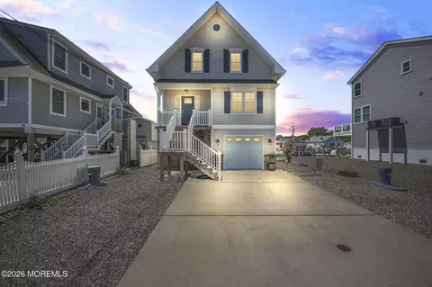 220 Fernwood Dr, Bayville, NJ 08721