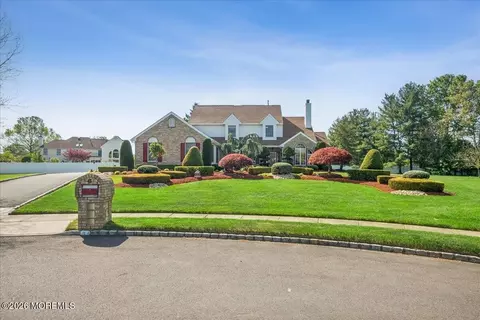 6 Bray Hollow Ct, Freehold, NJ 07728