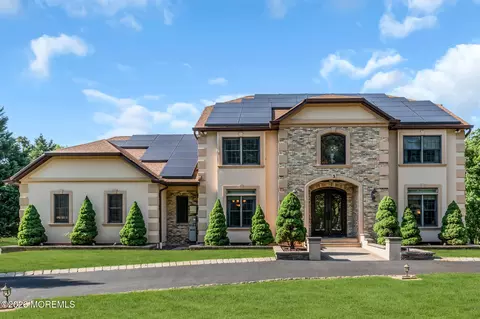 3 Chestnut Hill Dr, Manalapan, NJ 07726