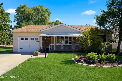 49 Westport Dr, Toms River, NJ 08757