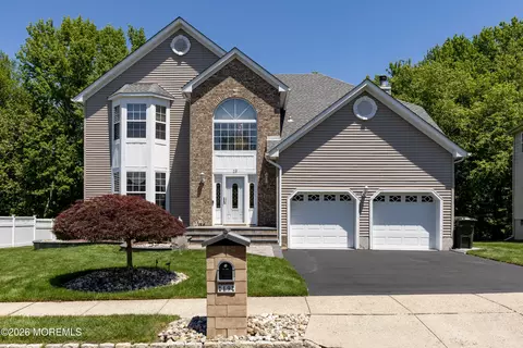 19 Trish Ct, Matawan, NJ 07747