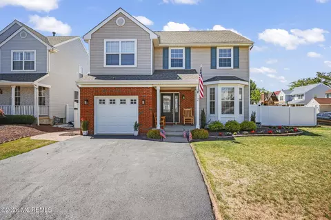 2 Devonshire Dr, Hazlet, NJ 07730