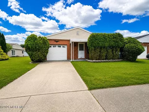 57 Encinitas Dr, Toms River, NJ 08757