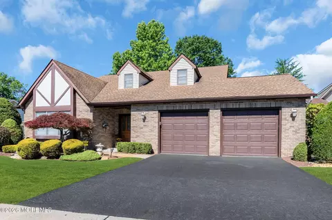7 Abbey Ln, Marlboro, NJ 07746