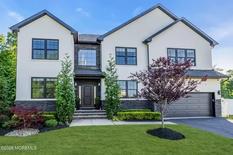 3 Clearview Dr, Ocean, NJ 07712