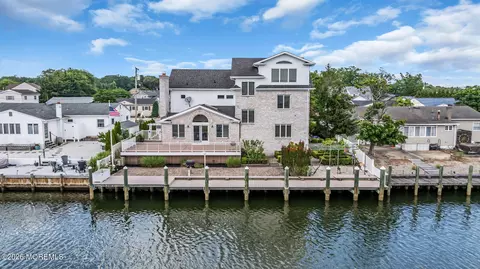 756 Tunney Point Dr, Toms River, NJ 08753