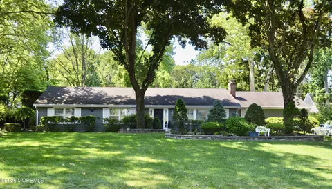 121 Townsend Dr, Middletown, NJ 07748