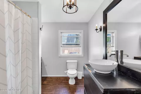 Bath - 9 Central Ave, Waretown, NJ 08758 photo 2 of 4