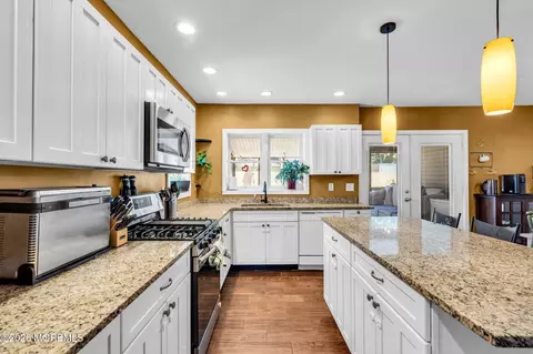 Kitchen - 9 Central Ave, Waretown, NJ 08758 photo 4 of 7