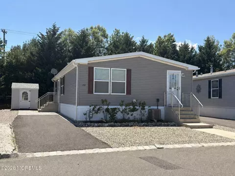 22 Baltimore Ave, Manahawkin, NJ 08050