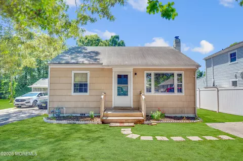 618 Parkside Ave, Toms River, NJ 08753