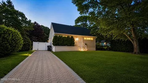 409 Wells Ave, Oakhurst, NJ 07755