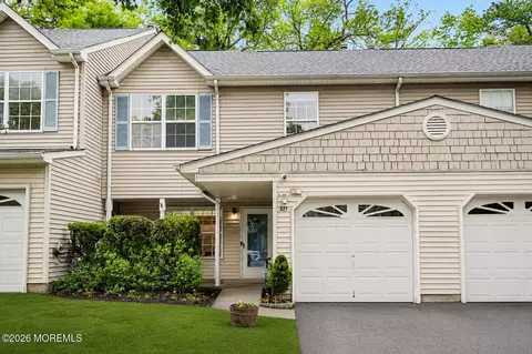 521 Woodbine Ln, Lakewood, NJ 08701