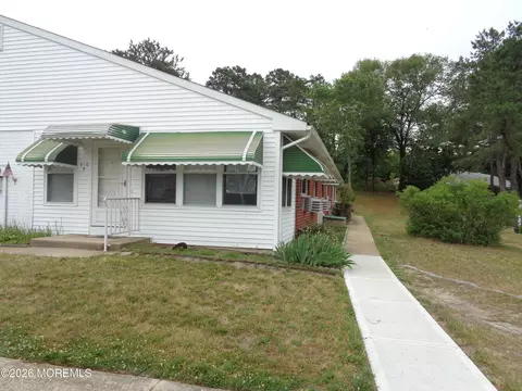 410 B Highland Dr, Whiting, NJ 08759