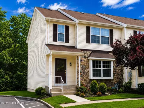 429 Rose Ct, Lakewood, NJ 08701