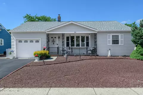 8 Killington Rd, Toms River, NJ 08757