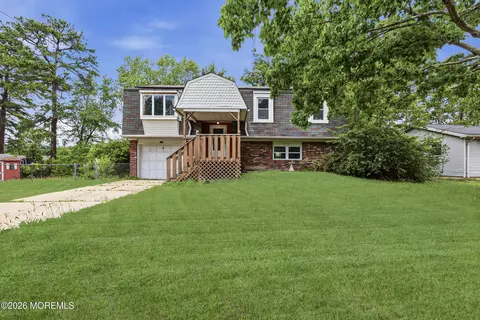 3 Cherokee Dr, Browns Mills, NJ 08015