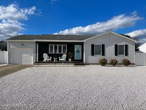 810 Leeward Dr, Forked River, NJ 08731
