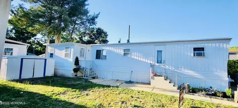 7 Grace Ln, Howell, NJ 07731