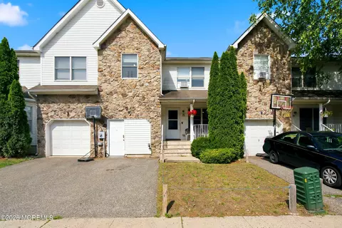 21 Kingsfield Dr, Lakewood, NJ 08701