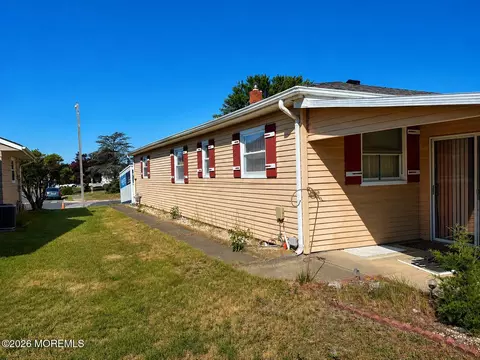Exterior - 21 Venezia St, Berkeley, NJ 08721 photo 1 of 3