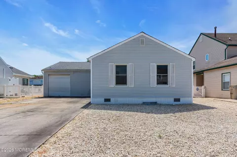77 Storm Jib Ct, Berkeley, NJ 08721