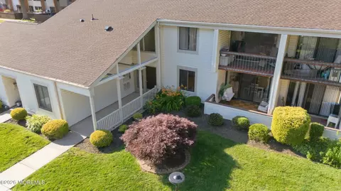 5 Avon Dr E #5S, East Windsor, NJ 08520