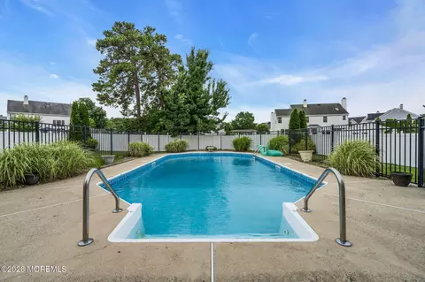 42 Crown Cir, Lakewood, NJ 08701