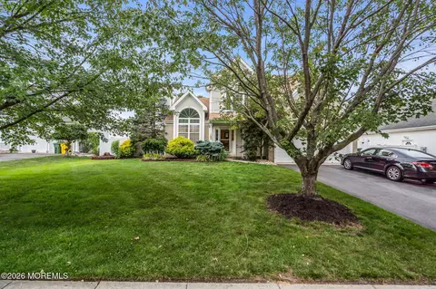 42 Crown Cir, Lakewood, NJ 08701