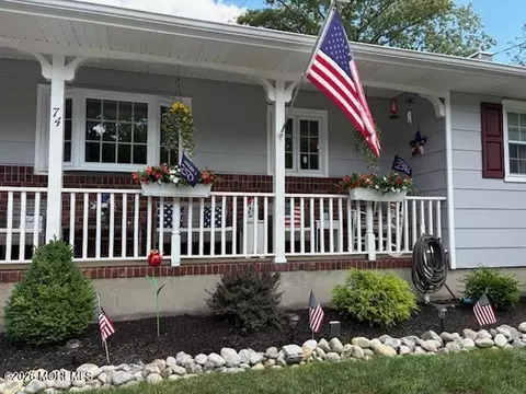 74 Sun Valley Rd, Toms River, NJ 08755
