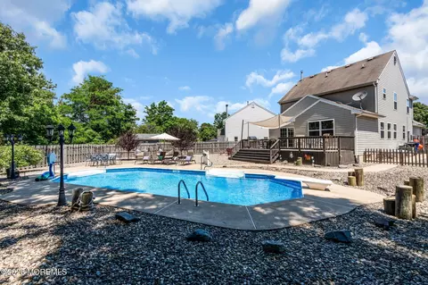 Exterior - 124 Atrium Dr, Brick, NJ 08723 photo 7 of 10