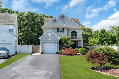 Exterior - 124 Atrium Dr, Brick, NJ 08723 photo 8 of 10