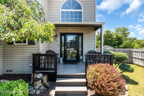 Exterior - 124 Atrium Dr, Brick, NJ 08723 photo 6 of 10