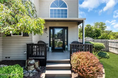 Exterior - 124 Atrium Dr, Brick, NJ 08723 photo 2 of 10